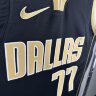 Баскетбольная майка NBA Даллас Маверикс № 77 Лука Дончич черная Golden Edition 2024 SWINGMAN фото 9 &mdash; NBAform.ru